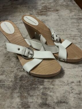 Burberry White Leather Buckle Slide Heels with Wood-Tone Sole